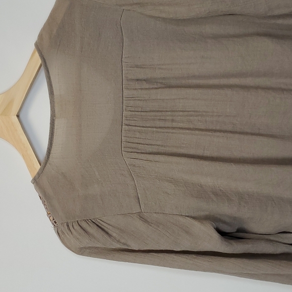 Fig & Flower Top - Size Medium. - Picture 11 of 14